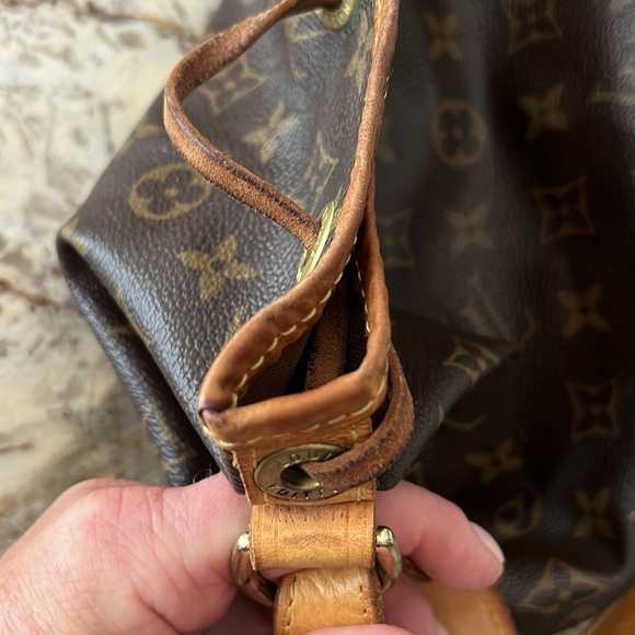 🌸Authentic Louis Vuitton🌸 Reasonable offers please 🌼 - Picture 14 of 16